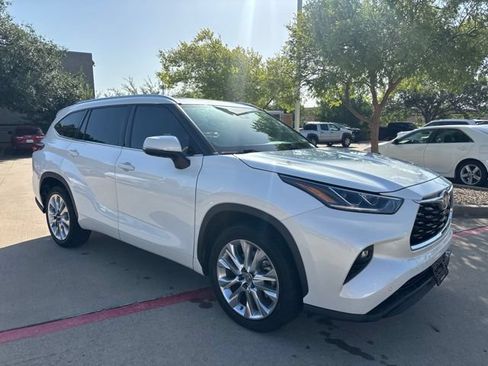 Used 2020 Toyota Highlander Limited FWD image 3