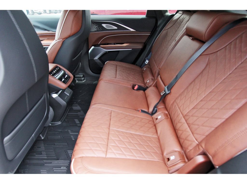 New 2027 Cadillac Lyriq Signature Luxury w/ Nappa Leather Package AWD/4WD image 7