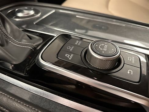 Used 2021 Nissan Armada SV image 25