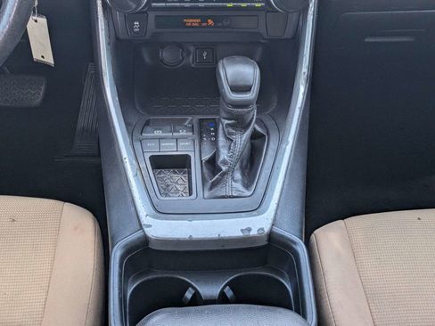 Used 2020 Toyota RAV4 LE FWD image 19