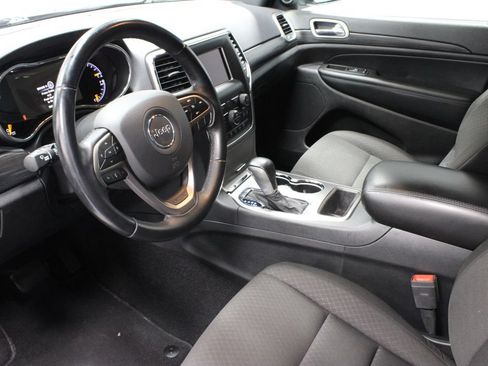 Used 2020 Jeep Grand Cherokee Laredo AWD/4WD image 22