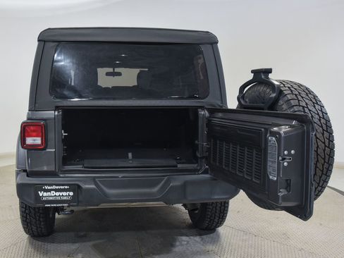 Used 2018 Jeep Wrangler Unlimited Sport S AWD/4WD image 7