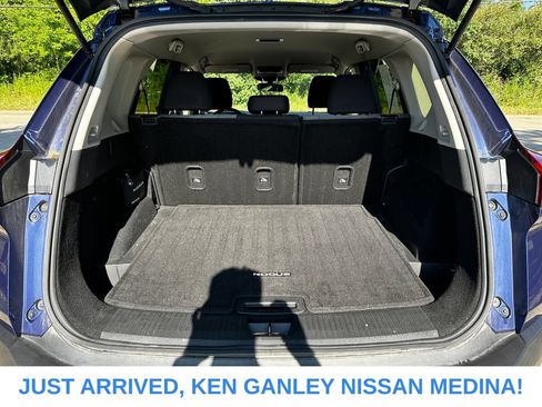Used 2023 Nissan Rogue SV AWD/4WD image 17