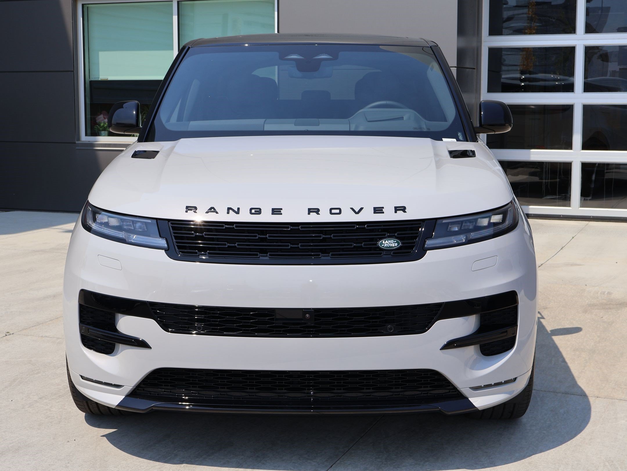 New 2026 Land Rover Range Rover Sport Dynamic SE AWD/4WD image 2