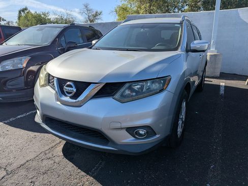 Used 2015 Nissan Rogue SV w/ SV Premium Package image 2