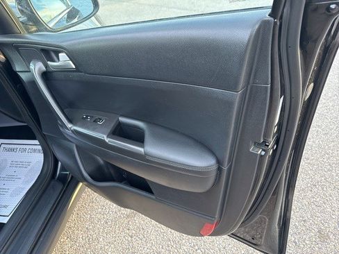 Used 2020 Kia Sportage LX image 17