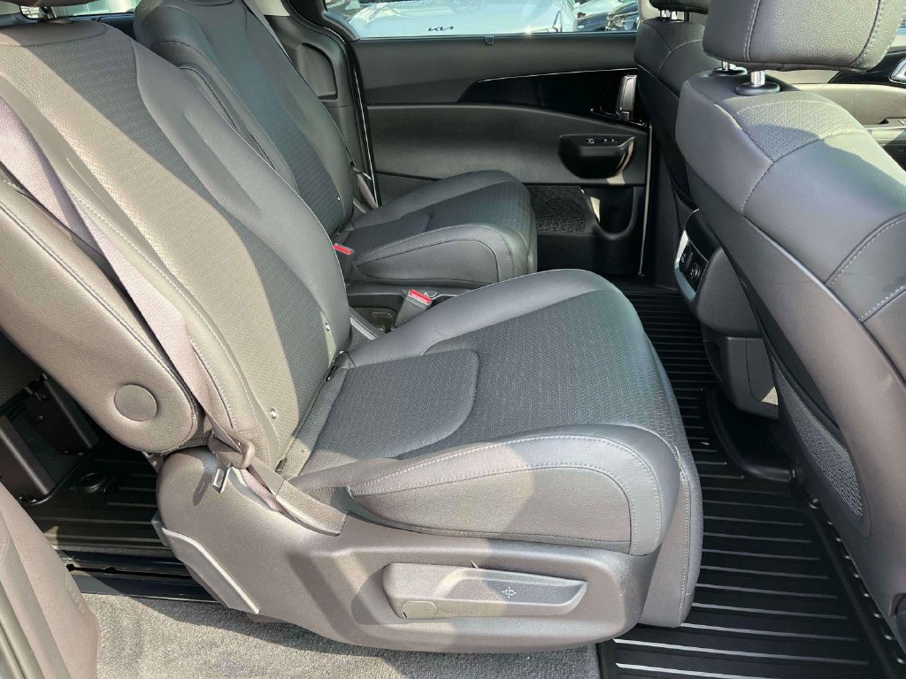 Certified 2026 Kia Carnival SX Prestige FWD image 9