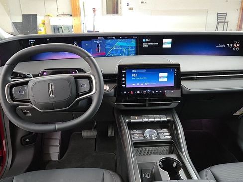 New 2026 Lincoln Nautilus Premier image 2