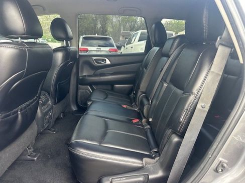 Used 2019 Nissan Pathfinder SL image 13