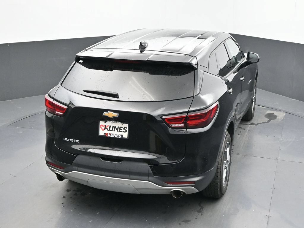 Used 2025 Chevrolet Blazer LT FWD image 12