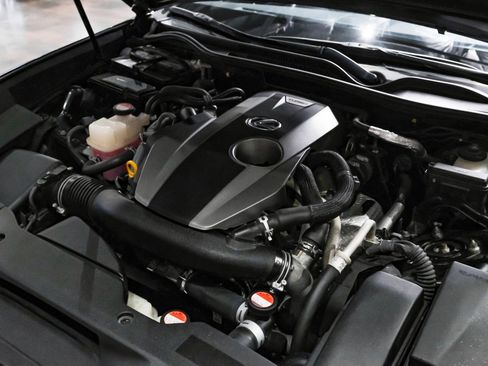 Used 2016 Lexus RC 200t image 39