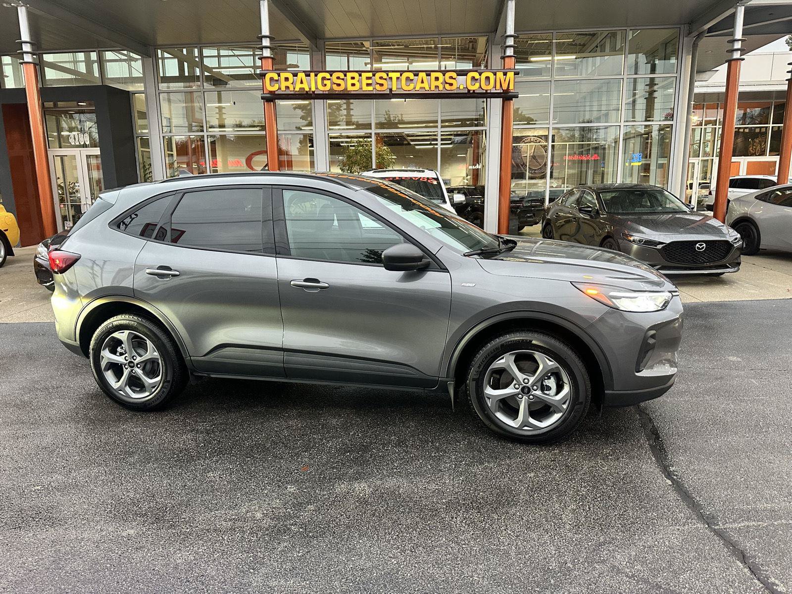 Used 2025 Ford Escape ST-Line w/ Cold Weather Package AWD/4WD image 1