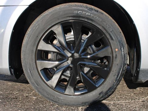 Used 2014 Dodge Avenger SE image 46