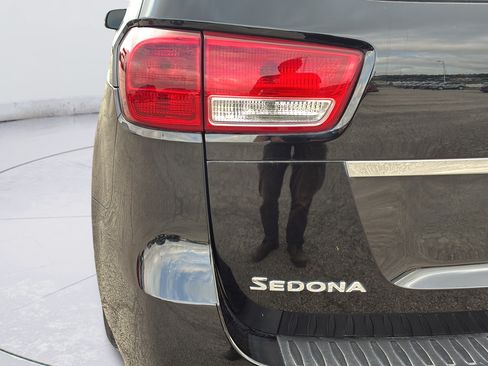 Used 2018 Kia Sedona L FWD image 38