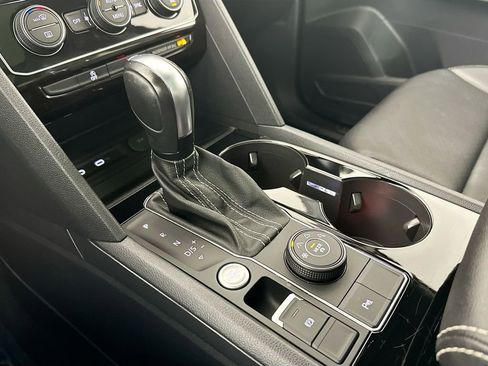 Used 2022 Volkswagen Atlas Cross Sport SEL image 17