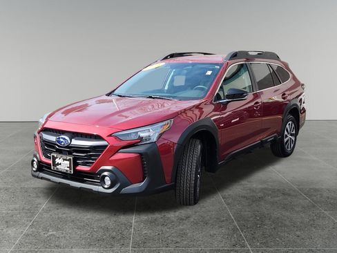 Used 2025 Subaru Outback Premium image 3