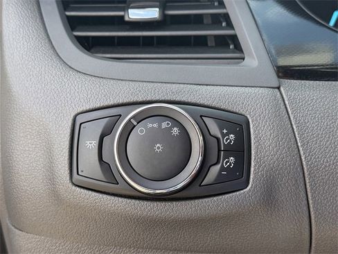 Used 2013 Ford Edge SE image 17