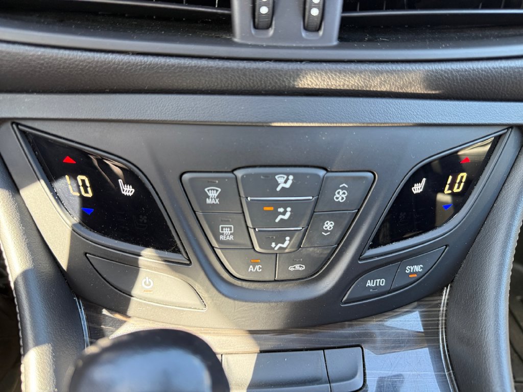 Used 2020 Buick Envision Premium AWD/4WD image 33