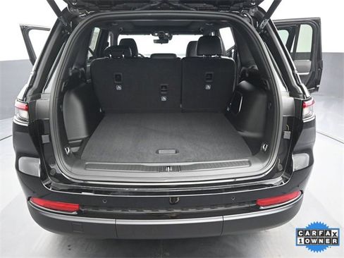 Used 2025 Jeep Grand Cherokee Limited w/ Luxury Tech Group II image 18