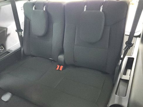 Used 2023 Ford Explorer XLT image 27