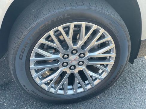 Used 2024 GMC Acadia Denali image 28
