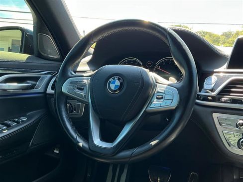 Used 2019 BMW 750i xDrive w/ M Sport Package image 30