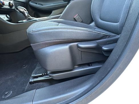 Used 2025 Buick Encore GX Preferred AWD/4WD image 9