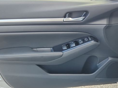 New 2025 Nissan Altima 2.5 SL image 9