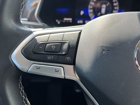 Used 2023 Volkswagen Tiguan SE image 19