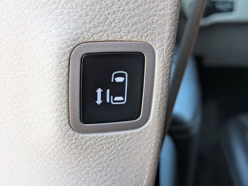 Used 2023 Chrysler Pacifica Touring-L FWD image 24