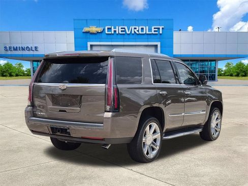 Used 2015 Cadillac Escalade Luxury RWD image 4