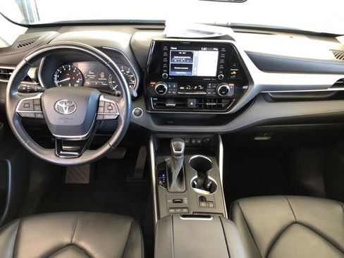 Used 2020 Toyota Highlander XLE image 40