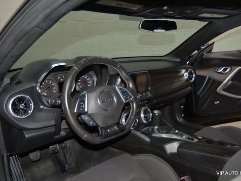 Used 2017 Chevrolet Camaro LT w/ Technology Package RWD image 9