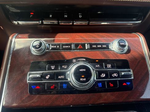 Used 2022 Lincoln Aviator Black Label w/ Dynamic Handling Package AWD/4WD image 19