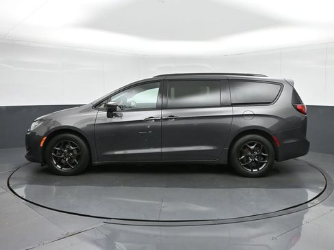 Used 2020 Chrysler Pacifica Touring-L image 4