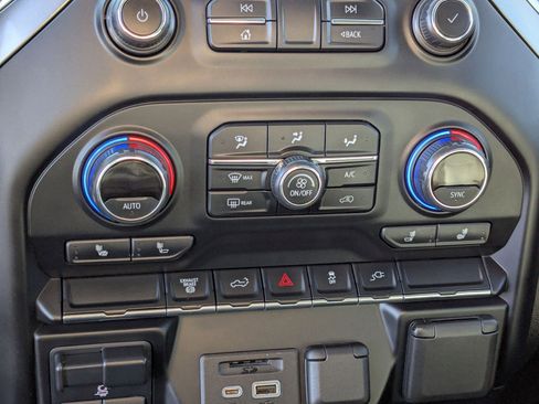 Used 2021 Chevrolet Silverado 2500 LTZ image 25