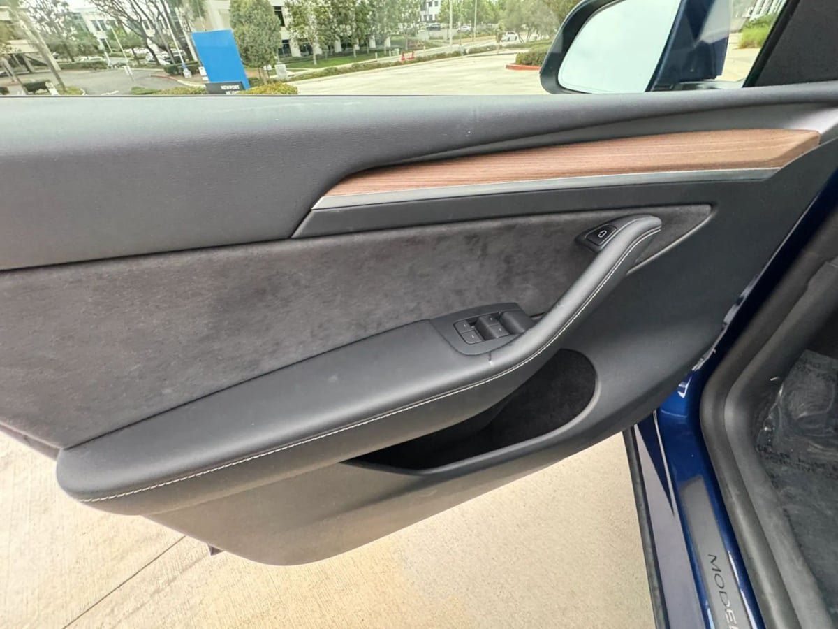 Used 2023 Tesla Model Y Long Range AWD/4WD image 27