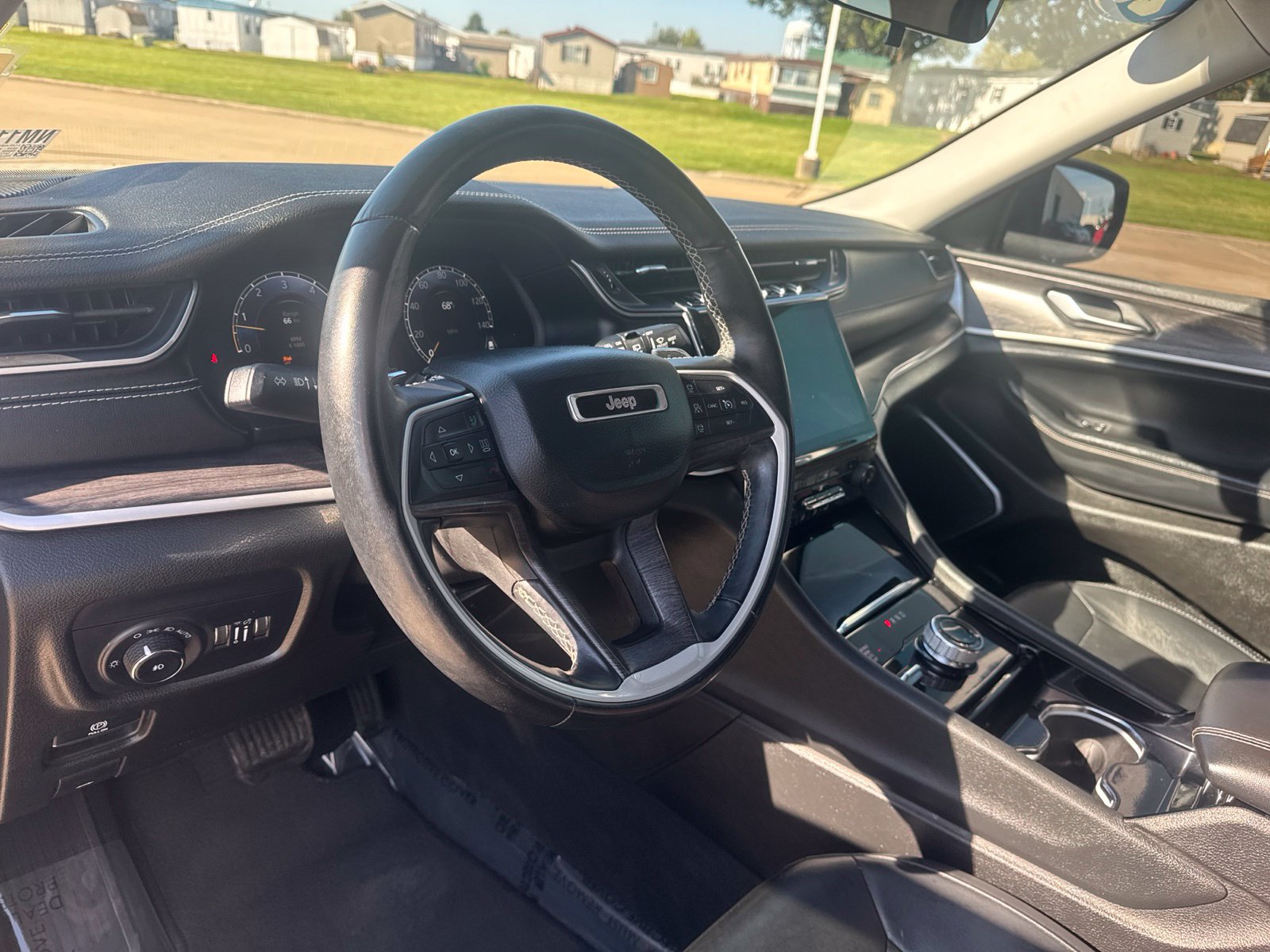 Used 2022 Jeep Grand Cherokee Limited AWD/4WD image 28
