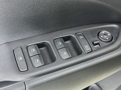 Used 2023 Hyundai Venue SEL FWD image 17
