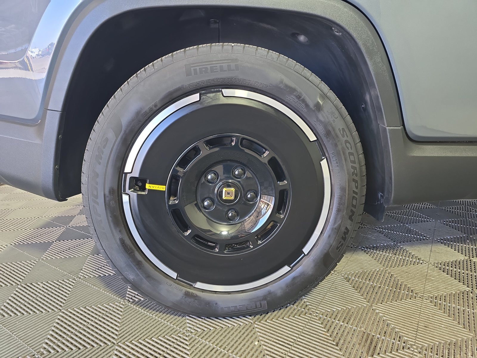 Used 2025 Rivian R1T Adventure Dual AWD/4WD image 12
