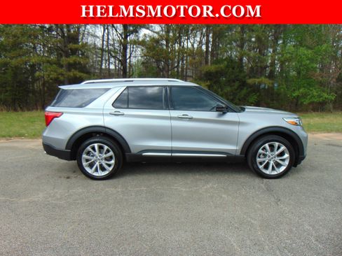 Used 2023 Ford Explorer Platinum w/ Technology Package image 11