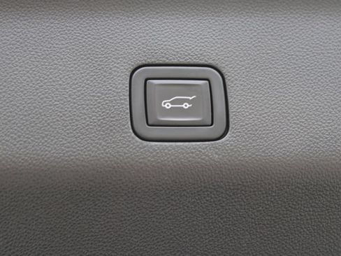 Used 2024 Chevrolet Suburban LT RWD image 41