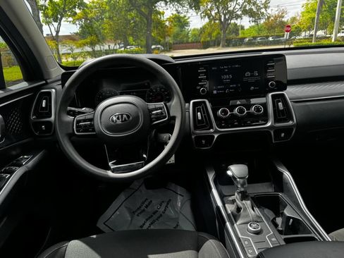 Used 2021 Kia Sorento LX image 8