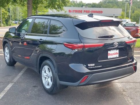 Used 2023 Toyota Highlander LE AWD/4WD image 16