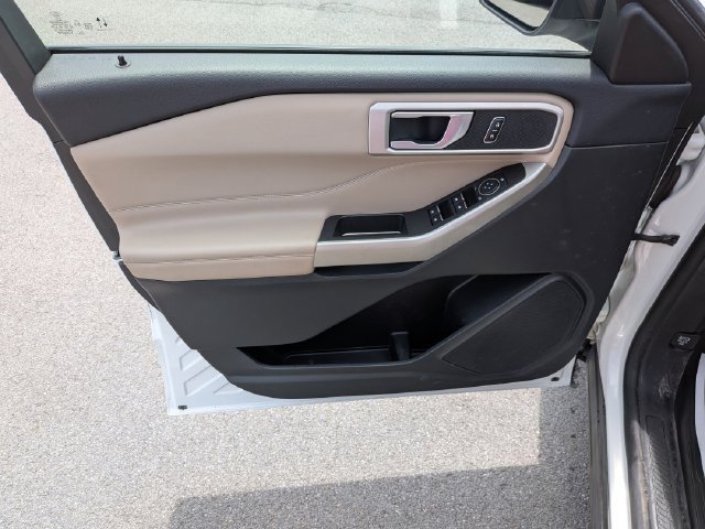 Certified 2023 Ford Explorer XLT w/ Equipment Group 202A AWD/4WD image 6
