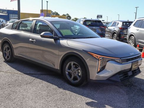 Used 2025 Kia K4 FWD image 3