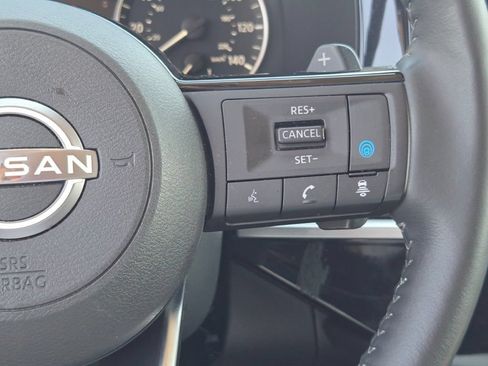 Used 2025 Nissan Pathfinder SL AWD/4WD image 39