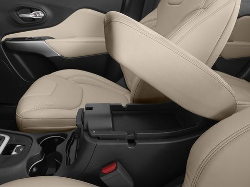 Used 2016 Jeep Cherokee Overland w/ Technology Group image 9