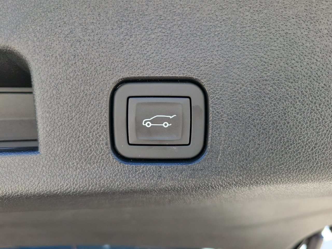 Certified 2026 Chevrolet Traverse LT w/ Driver Confidence Package FWD image 8