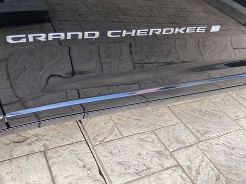 Used 2021 Jeep Grand Cherokee L Overland w/ Luxury Tech Group IV AWD/4WD image 8